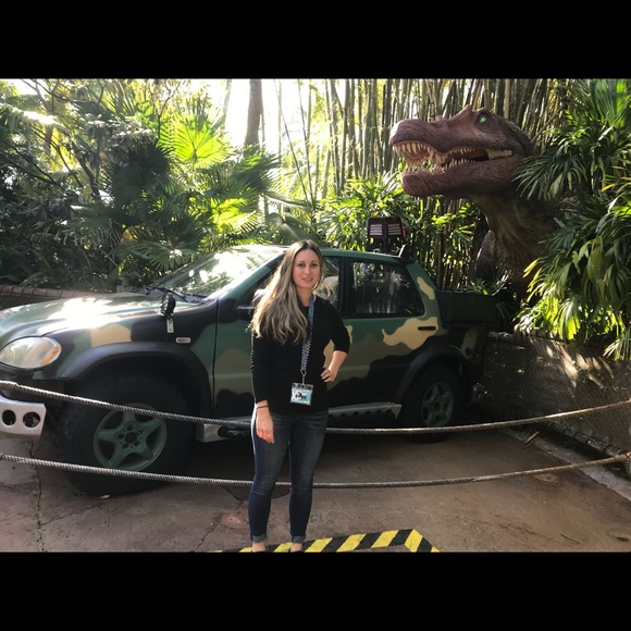 Meet your Posher, Mindy - Picture 2 of 2